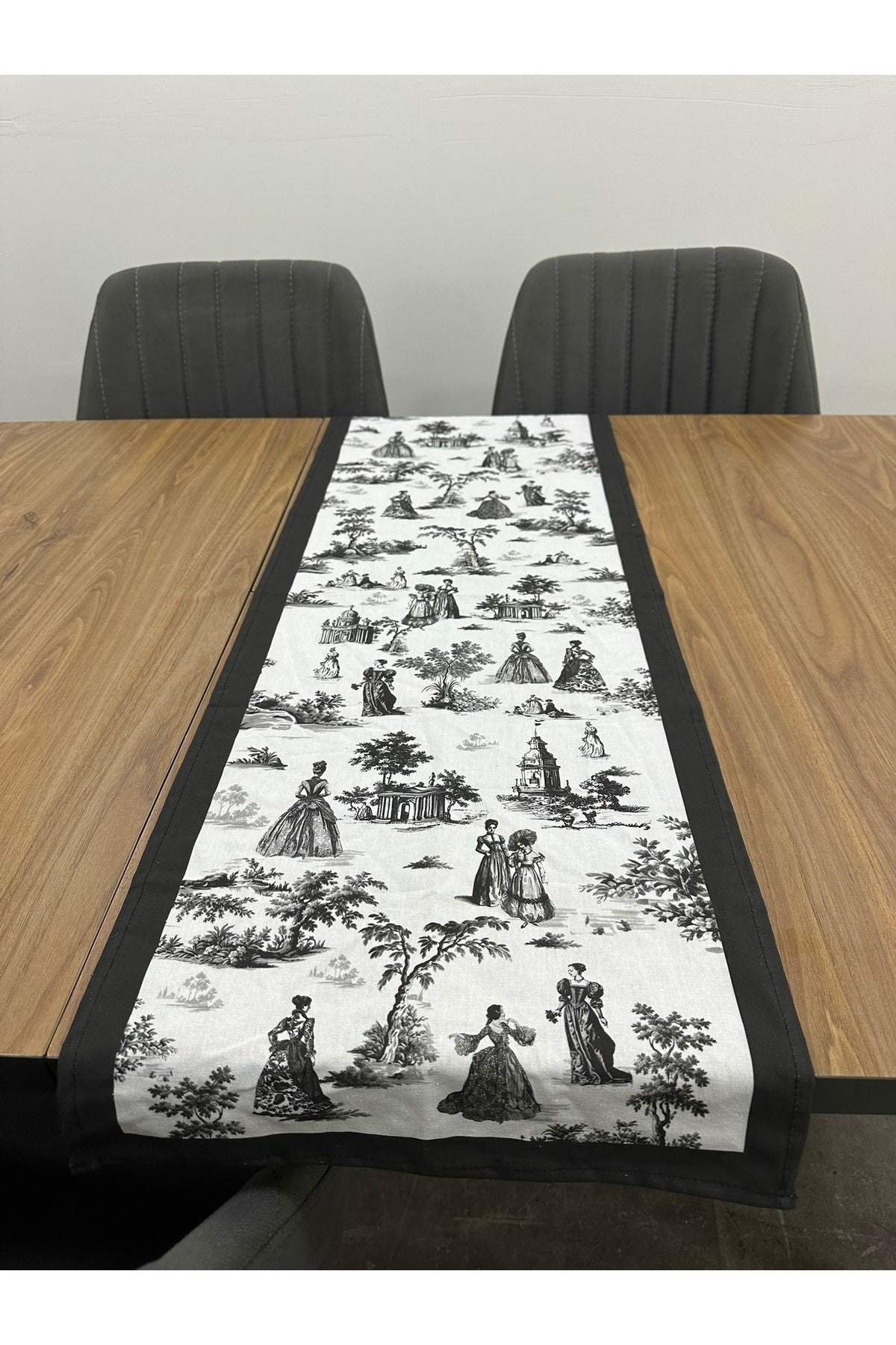 Toile De Jouy Paris Runner 40x110 cm | %100 Pamuk Dijital Baskılı Masa Örtüsü | Klasik Fransız Tarzı