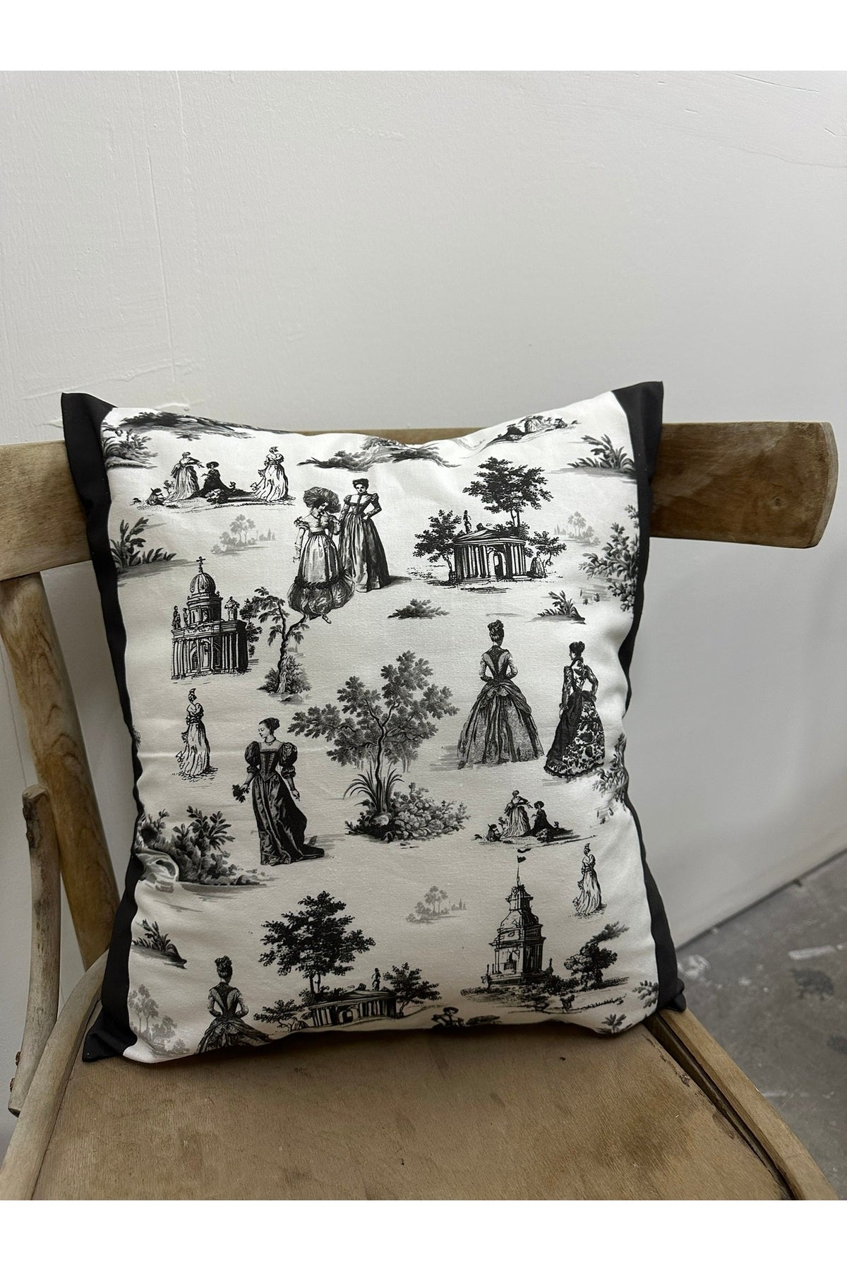 Toile De Jouy Paris Kırlent Kılıfı 43x43 cm | %100 Pamuk Dijital Baskılı | Klasik Fransız Tarzı Deko