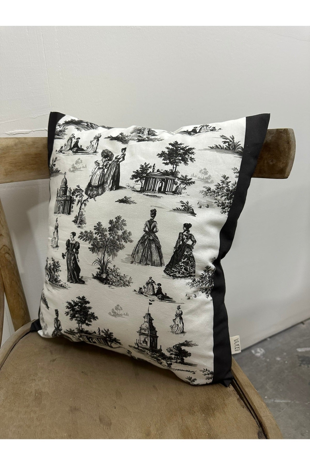Toile De Jouy Paris Kırlent Kılıfı 43x43 cm | %100 Pamuk Dijital Baskılı | Klasik Fransız Tarzı Deko