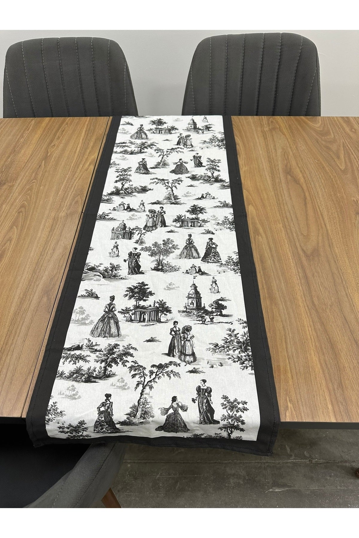Toile De Jouy Paris Runner 40x110 cm | %100 Pamuk Dijital Baskılı Masa Örtüsü | Klasik Fransız Tarzı