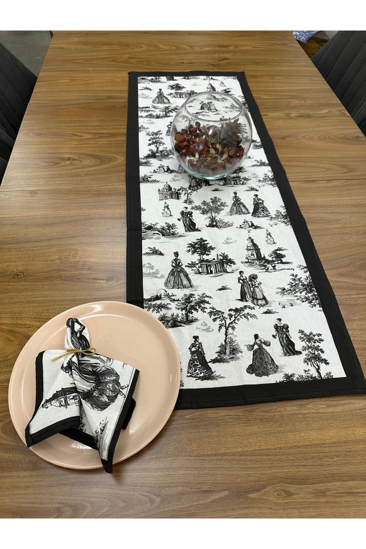 Toile De Jouy Paris Runner 40x110 cm | %100 Pamuk Dijital Baskılı Masa Örtüsü | Klasik Fransız Tarzı